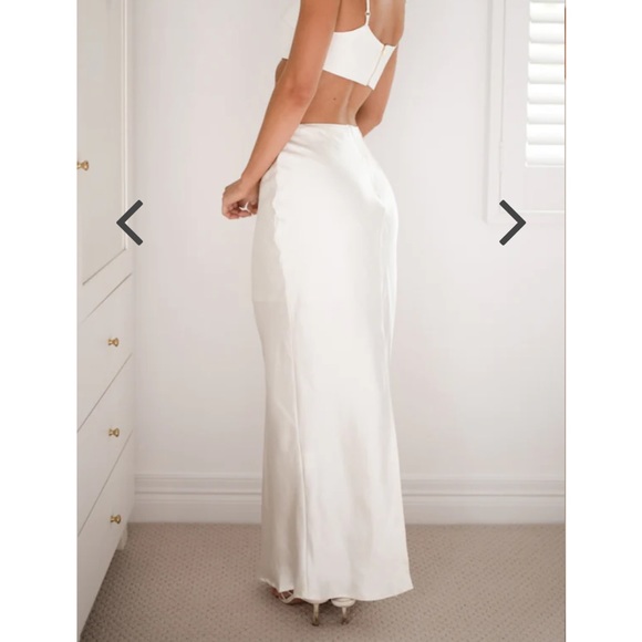 Mura Boutique Oyster Skirt - Picture 2 of 2